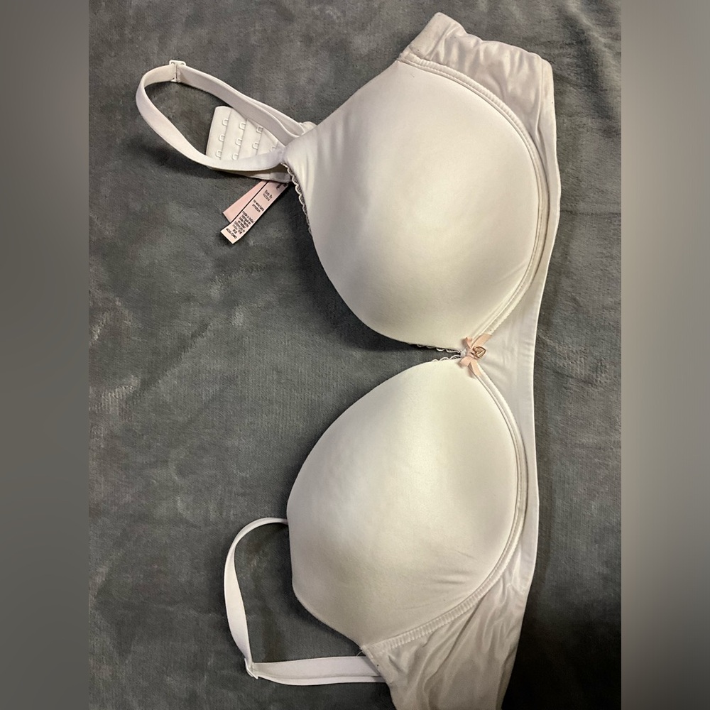 40D VICTORIAS SECRET BRA USED